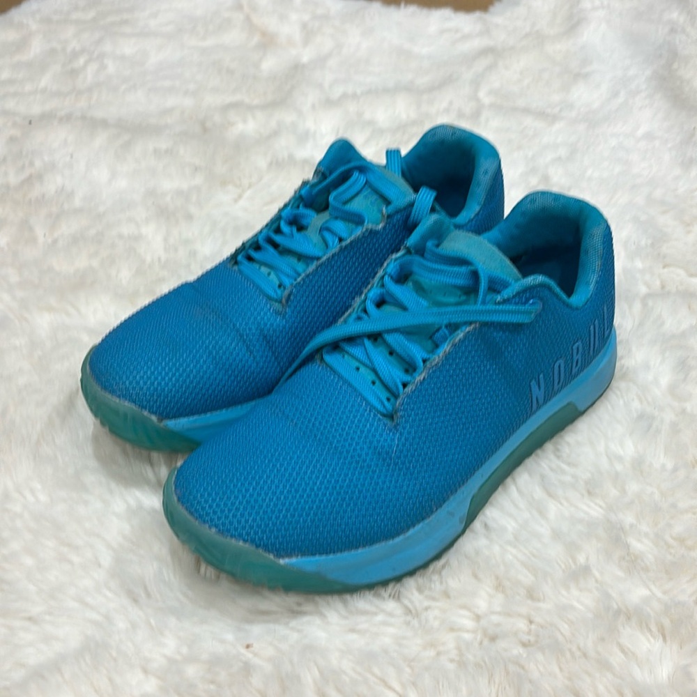 Women’s no bull weight lifting 🏋️‍♂️ shoe -size 8